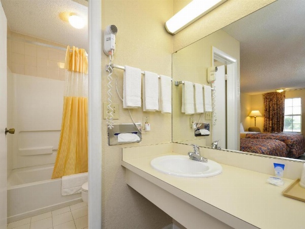 Americas Best Value Inn Winnsboro image 20