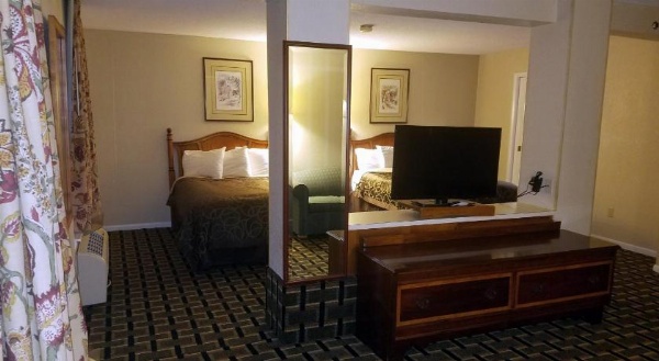 Americas Best Value Inn Winnsboro image 25