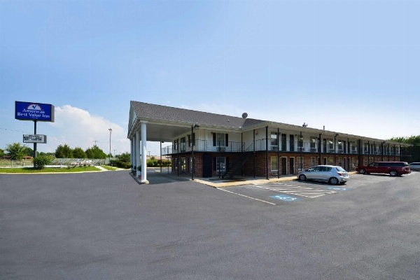Americas Best Value Inn Winnsboro image 5